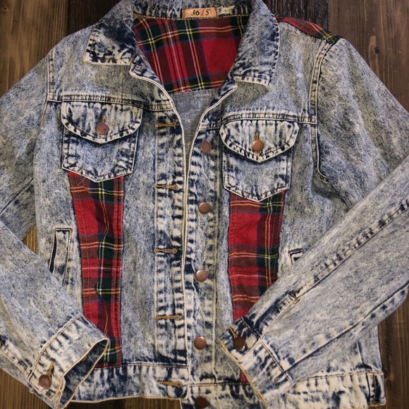 💢SOLD. Plaid Jean Jacket - Picture 1 of 3